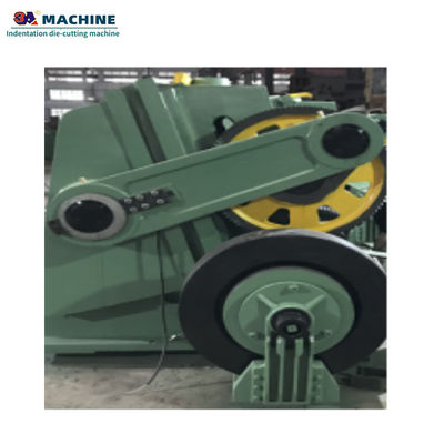 13500 kg Macchina di taglio a stampo a intaglio 1800 Voltaggio 380V per un taglio a stampo preciso