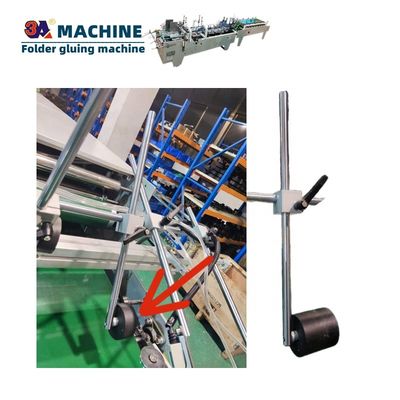 Macchina di incollaggio a scatola azionata elettricamente Ruota per cartellone della scatola di incollaggio Gluer cintura pieghevole