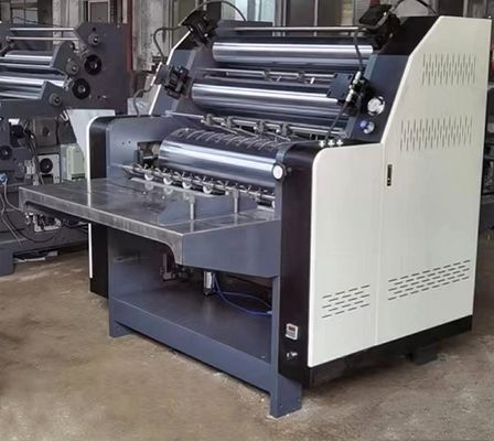 Macchina per la laminazione del cartone ondulato con tensione di 380 V e potenza di generatori di 3 kW